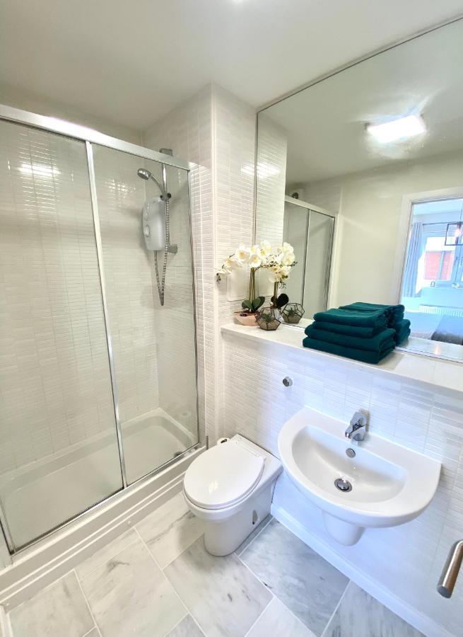 Monart Stylish City Centre Apartment, 2 Bed, Sleeps 6 Perth Buitenkant foto