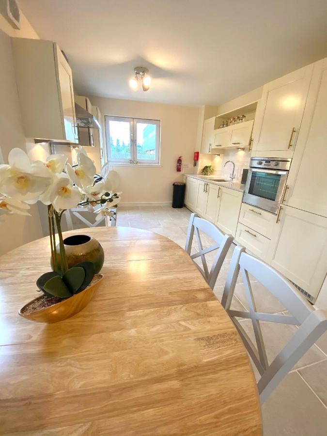 Monart Stylish City Centre Apartment, 2 Bed, Sleeps 6 Perth Buitenkant foto
